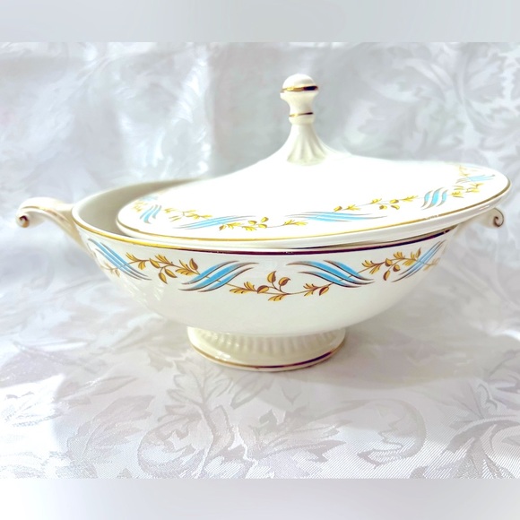 Vintage Arlington fine china set (78 pieces). Made in USA. Excellent condition. - Picture 3 of 10